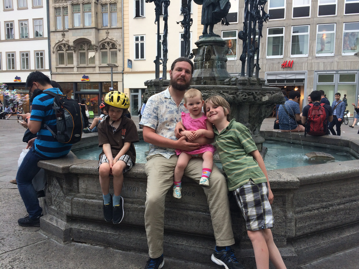 Family at Gänseliesel